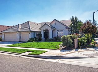 2912 Calimyrna Ave, Clovis, CA 93611