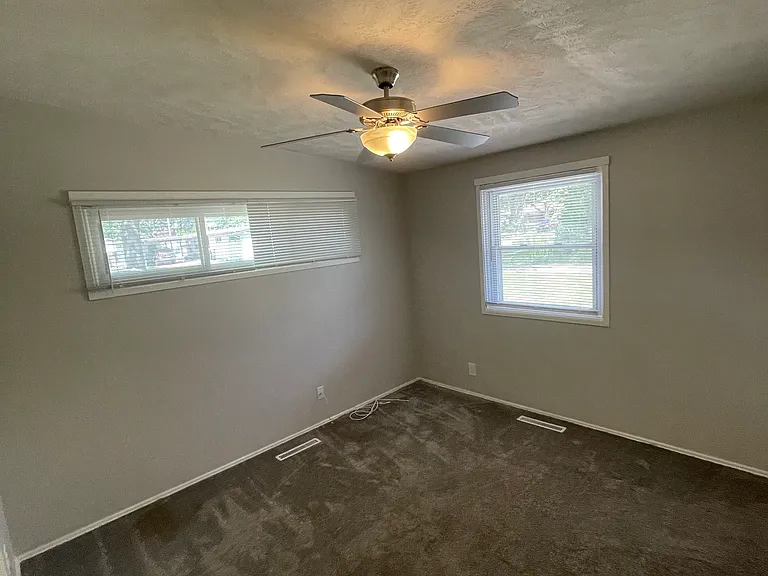 235 W Rio Rd — Photo 7