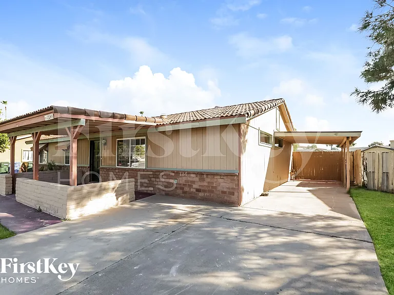 13249 N 14th Dr — Photo 3