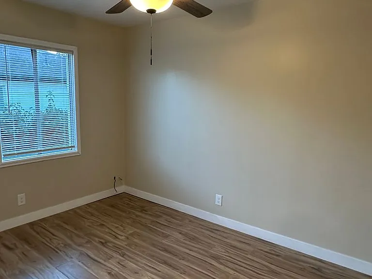 225 E Louise Ave — Photo 20
