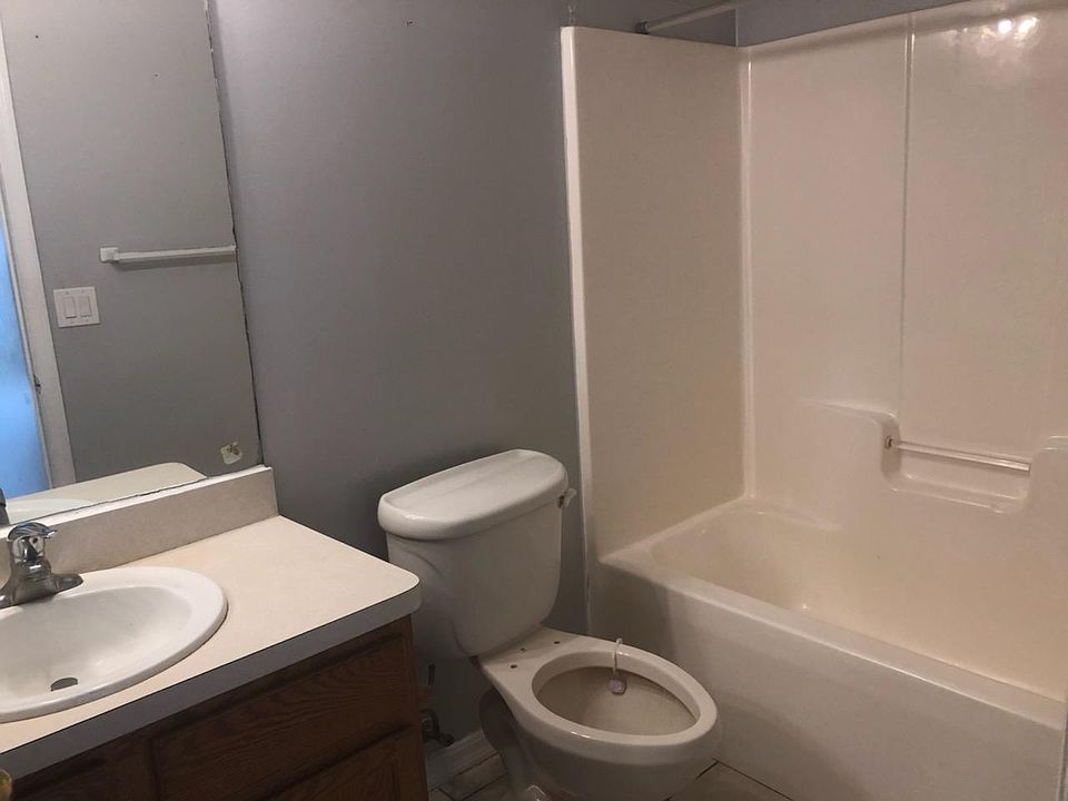 2nd image of 5058 Locke Ln
