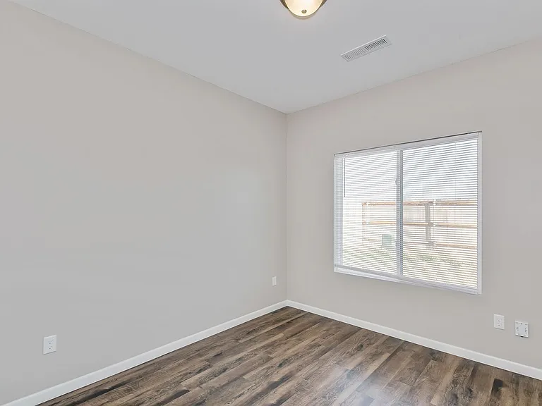 421 S Longbranch Dr — Photo 10
