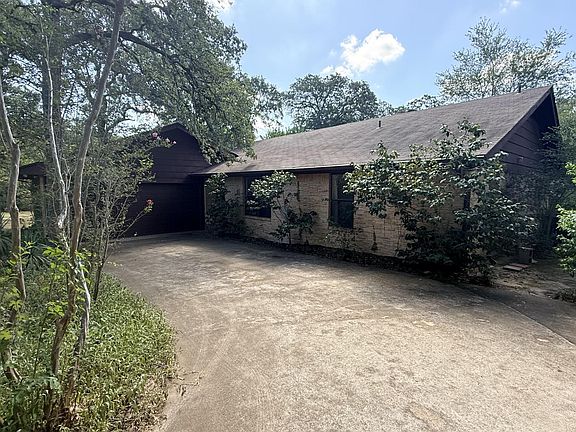 3rd image of 109 Pine Cone Ln