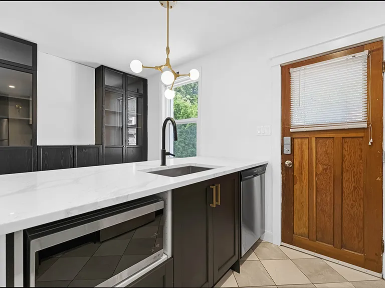 121 Hopewell Ave — Photo 52