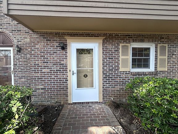2nd image of 830 44th Ave N APT W6