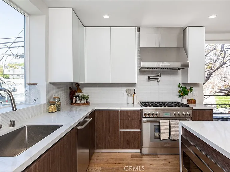 2824 Rowena Ave #C — Photo 13