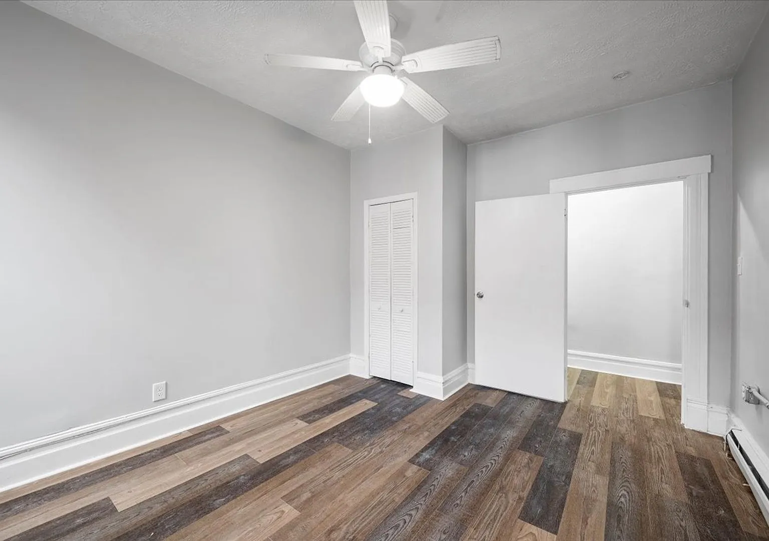 Top Floor! Modern 3bd/2ba With Private Balcony, In-Unit Laundry & Exclusive Medical Discounts! — Photo 3