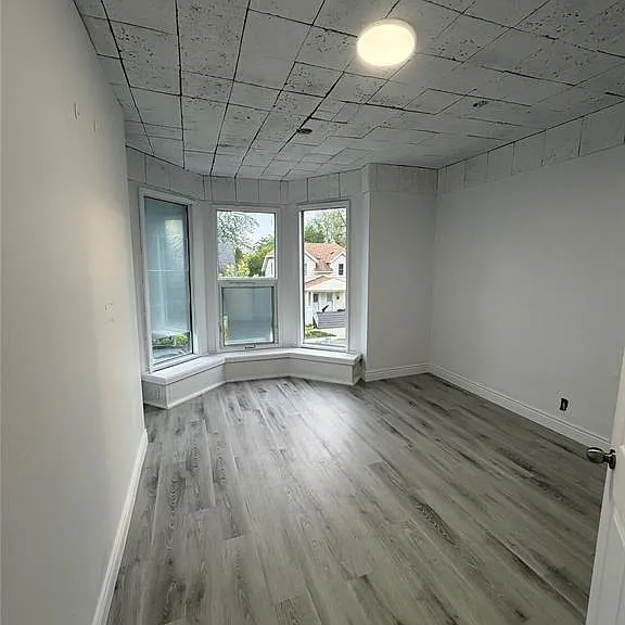 444 McEwan Ave — Photo 5