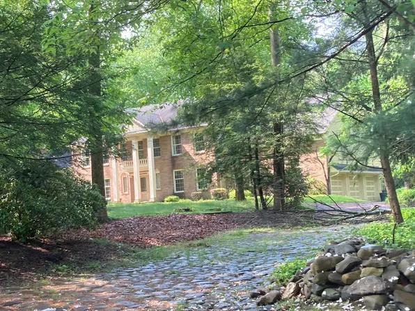 22 Coltsfoot Gln, Saddle River, NJ 07458