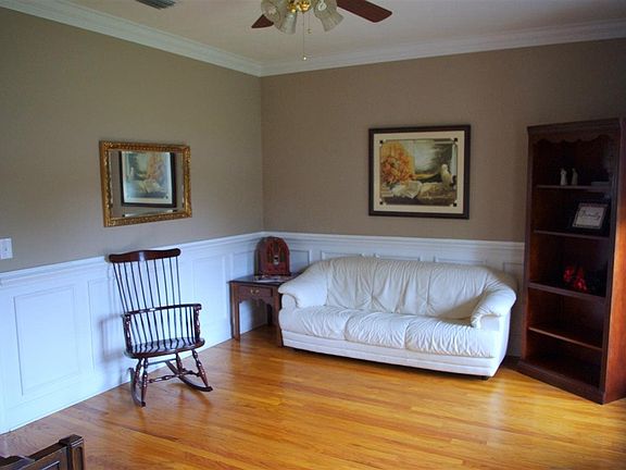 3rd image of 318 Thornberg Dr