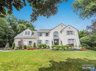 11 Furman Ct, Mahwah, NJ 07430