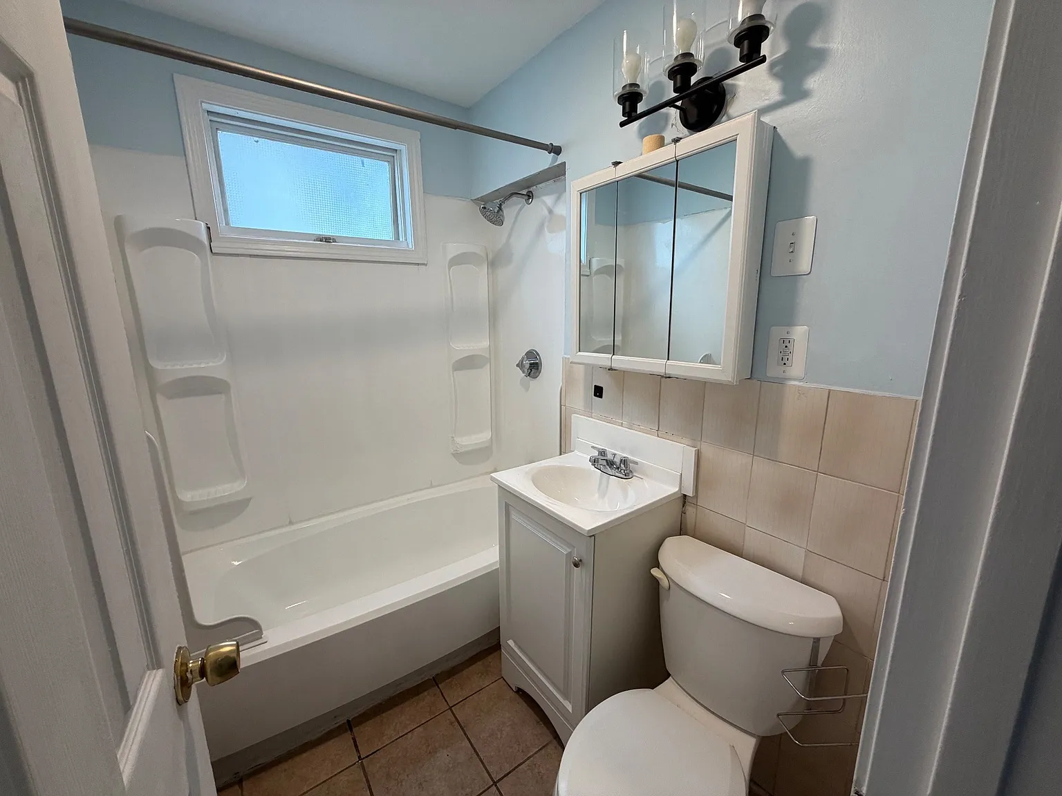 869 Brock Ave — Photo 3