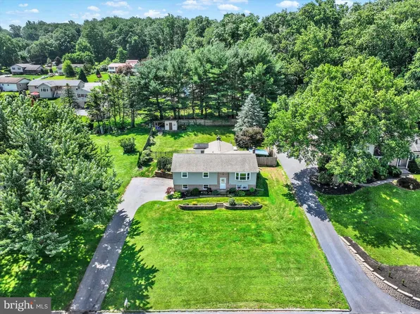 151 Valley View Dr, Ephrata, PA 17522