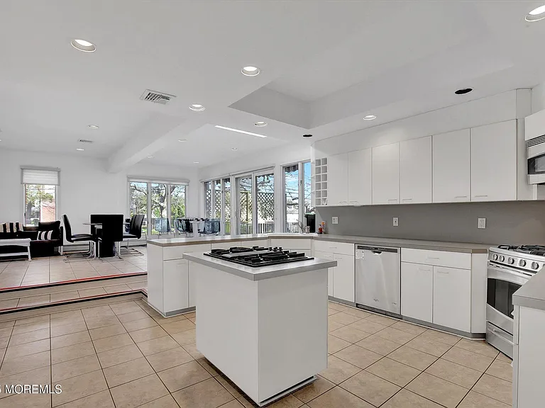 589 Westwood Ave — Photo 13