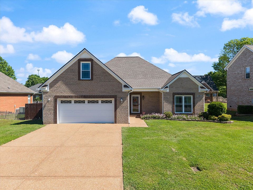1st image of 104 Holly Berry Dr