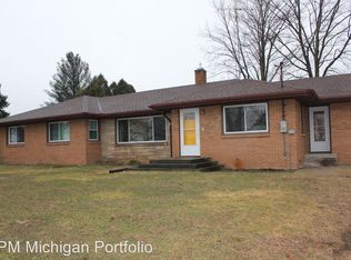 1652 Bainbridge Center Rd, Watervliet, MI 49098