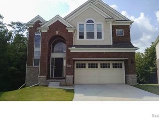 28514 Witherspoon Dr, Novi, MI 48377