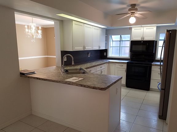 3rd image of 231 S Shadowbay Blvd