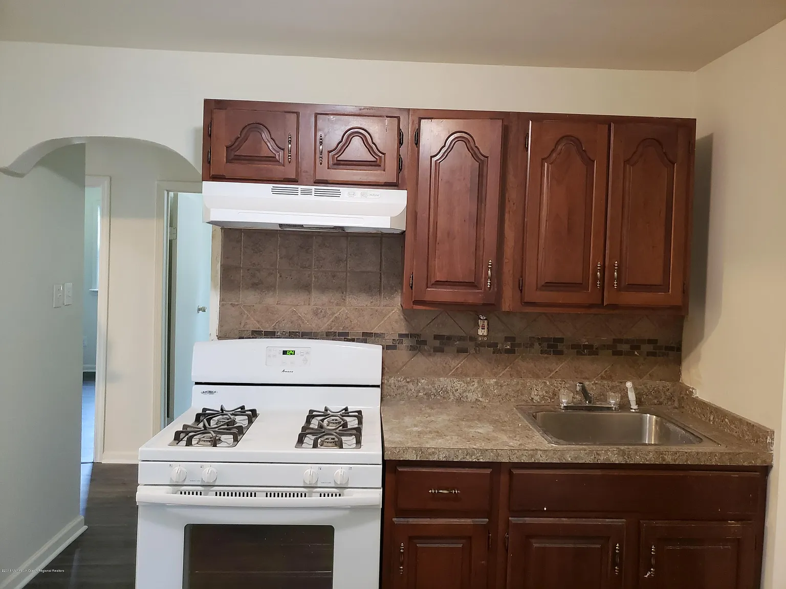 121 Laurel St photo 1