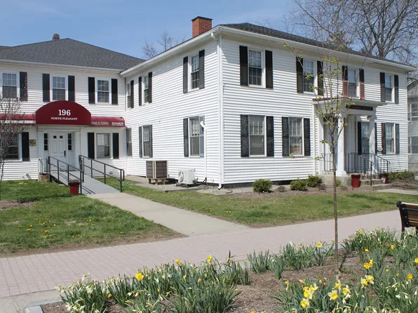 196 N Pleasant St #5, Amherst, MA 01002