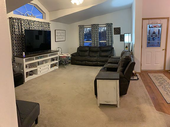 4th image of 185 Johnson St