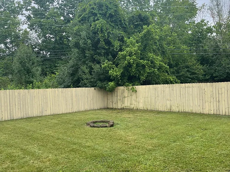 139 Lowell Ct — Photo 4