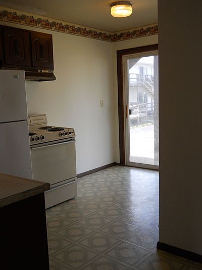 2nd image of 410 N 5th St APT 4