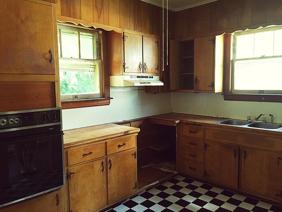 4th image of 725 Temple Ave