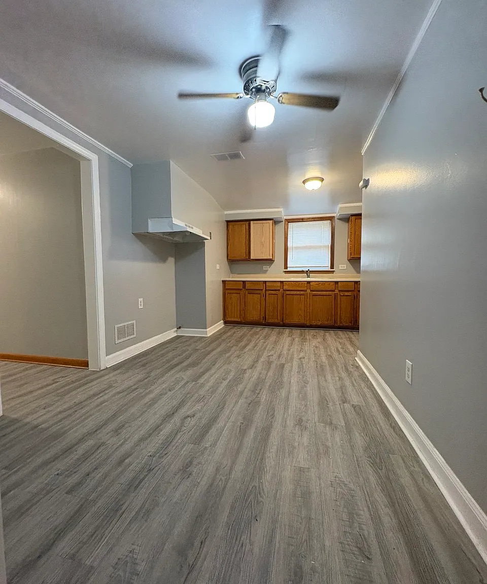 4 bed, 1400 sqft, $2,500 — Photo 1