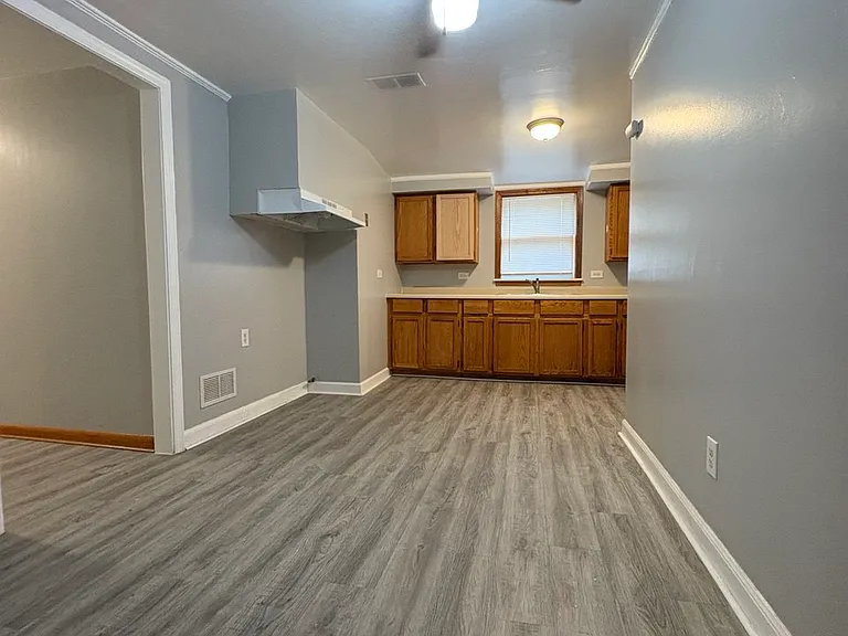 2560 Clinton St #2F — Photo 1