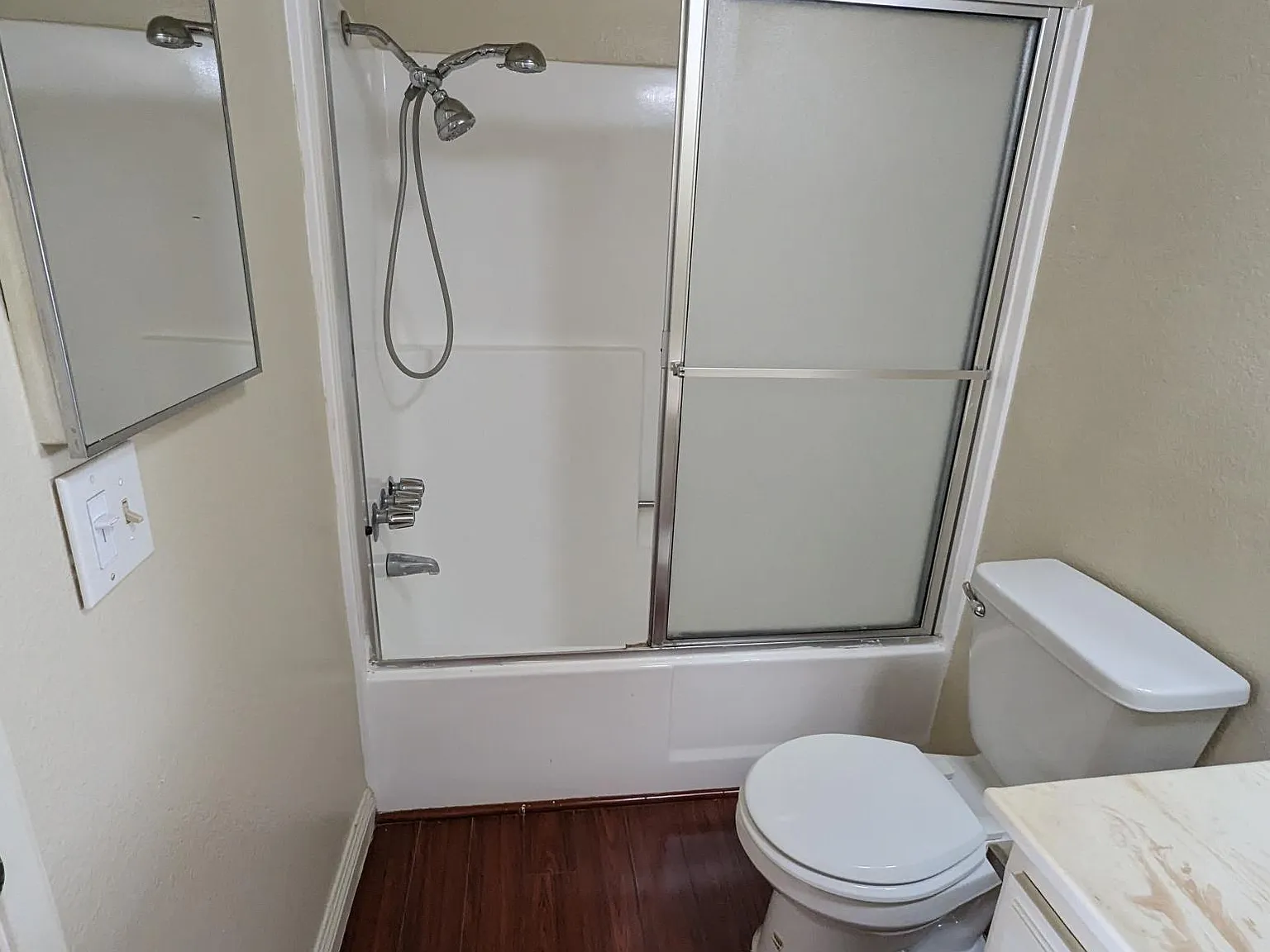 2 bed, 800 sqft, $3,200 — Photo 2