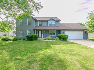2090 E Prairie Creek Dr, Neenah, WI 54956