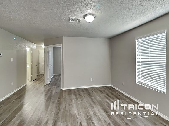 3rd image of 208 Vivian Dr