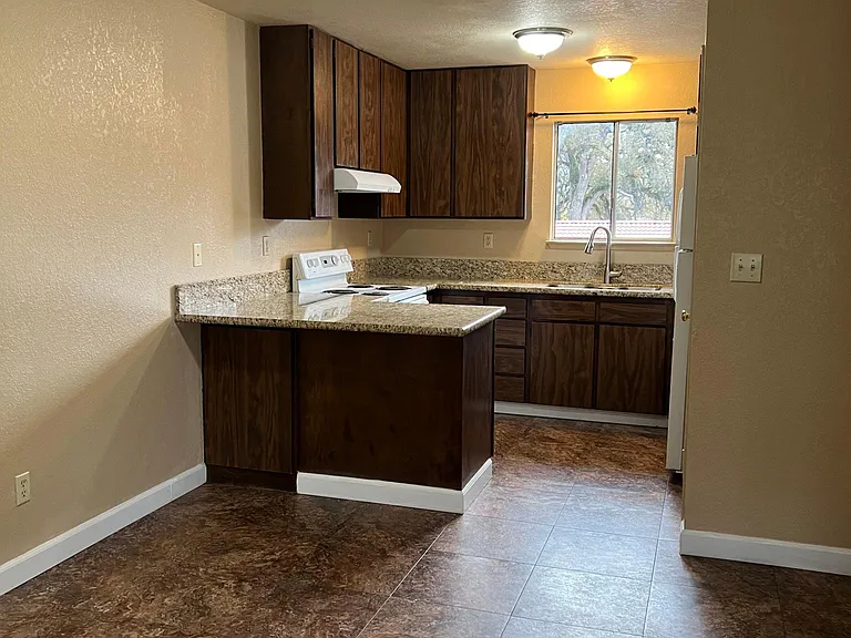 2041 Riverside Ave #4 — Photo 1