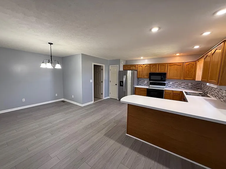 500 Clifton Ct — Photo 6