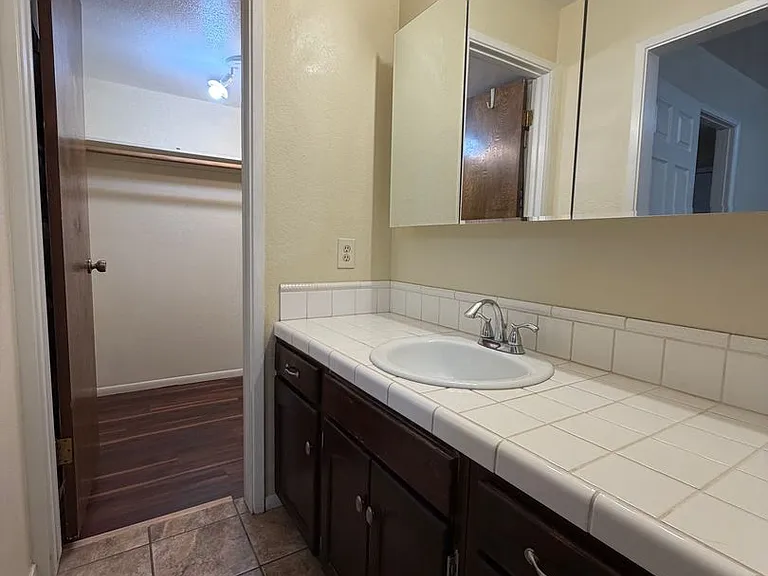 1944 Acoma Blvd W — Photo 16
