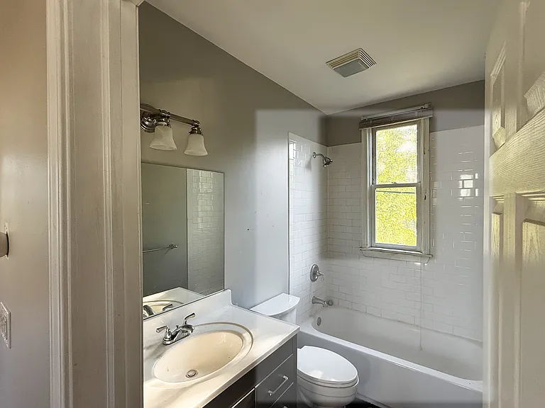 1521 Lake St #2 — Photo 8