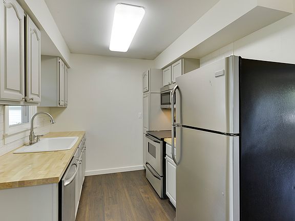 5th image of 1110 Grospoint Ave N