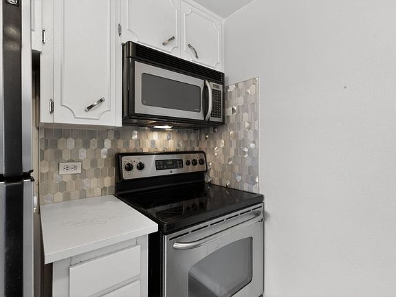 5th image of 2262 S Valley Hwy APT 2