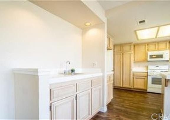 4th image of 26156 Camelot Ave