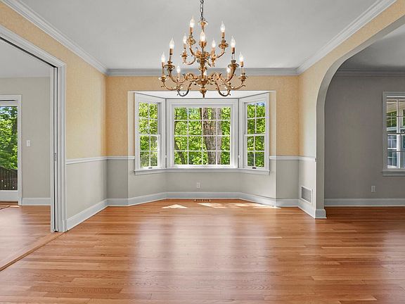 33 Nearwater Ln Riverside CT-large-042-039-008 new-1500x1000-72dpi.jpg