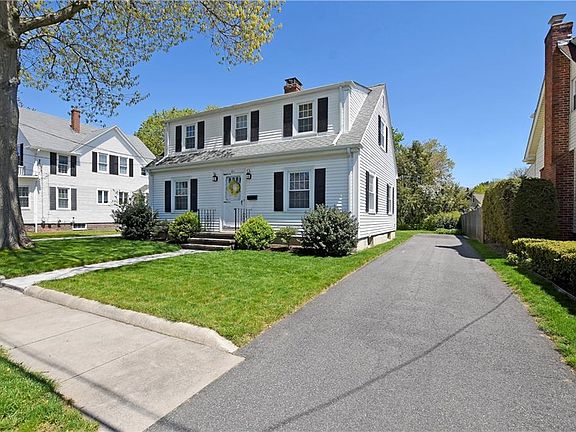 2nd image of 21 Pavilion Ave E