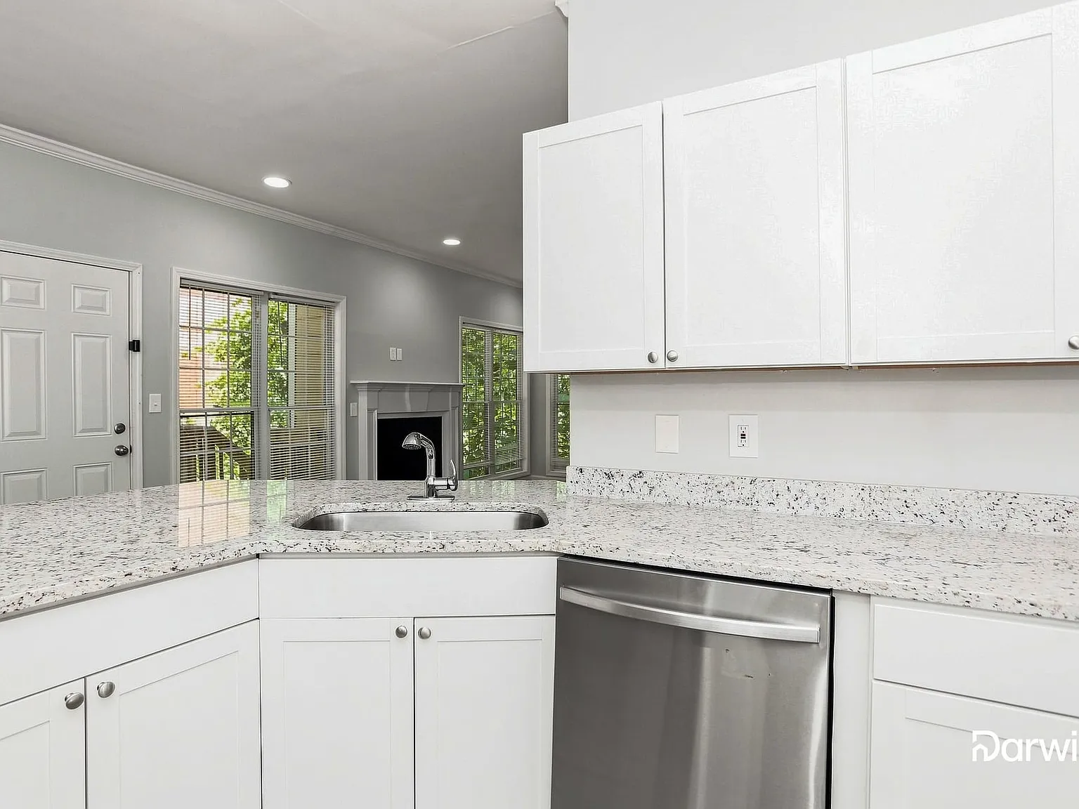 3 bed, 2.5 bath, 1632 sqft, $2,040 — Photo 4