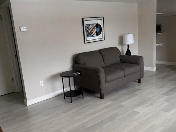 1621 Lincoln Way E APT 5, Massillon, OH 44646
