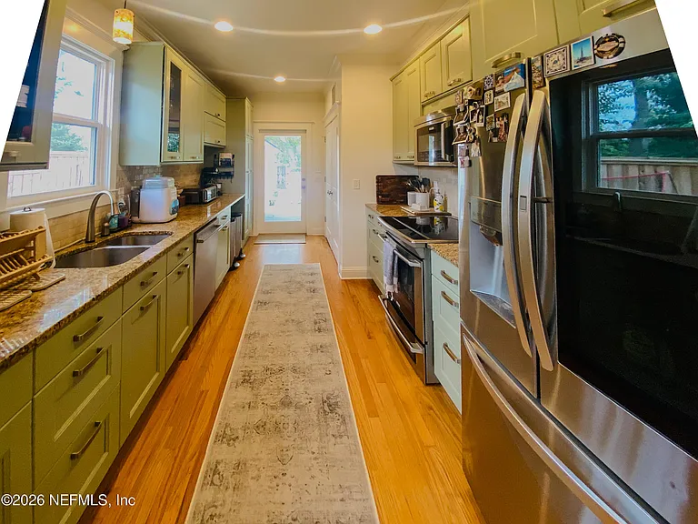 1592 Glendale St — Photo 12