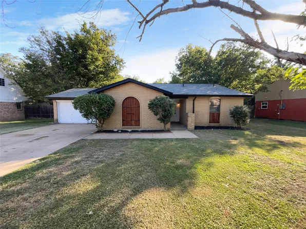 217 Smith St, Burleson, TX 76028