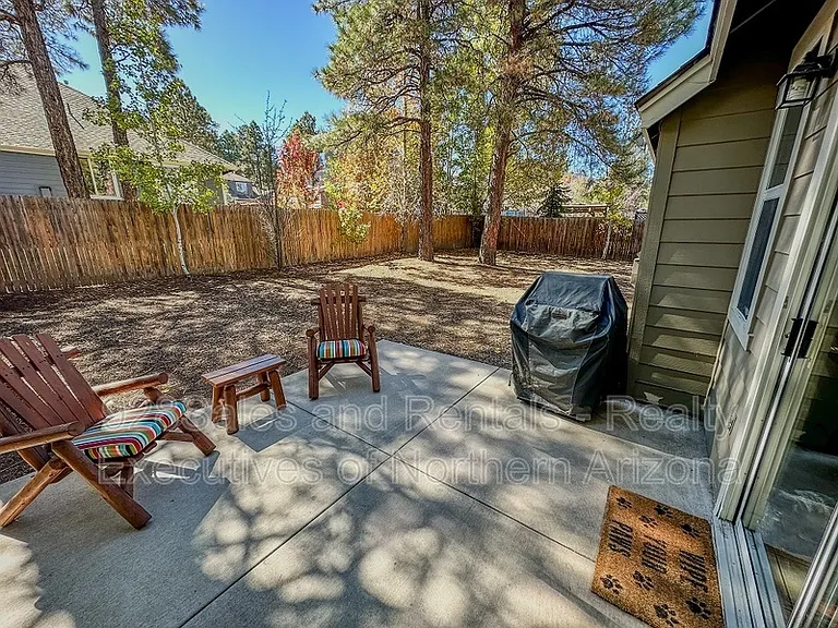 537 W Nugget Trl — Photo 2