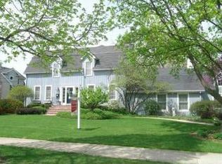 570 Turner Ave, Glen Ellyn, IL