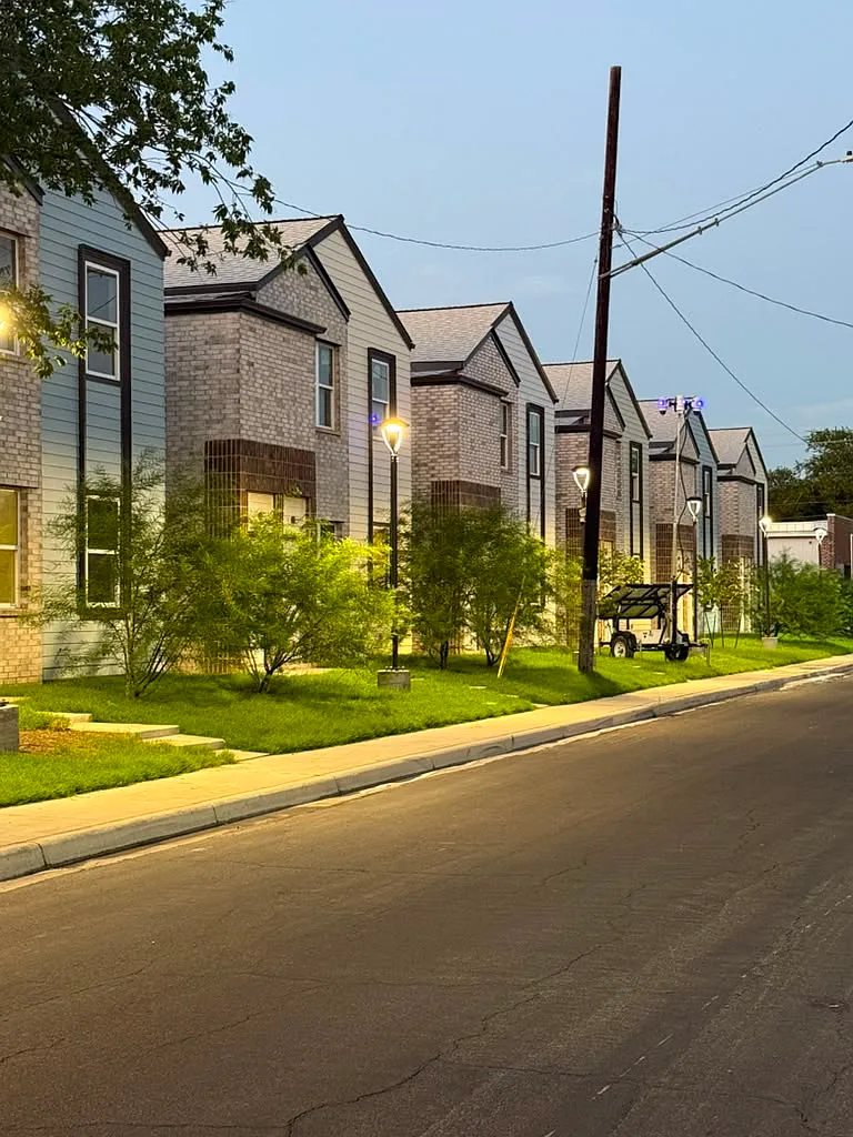 2 bed, 892 sqft, $1,375 — Photo 1