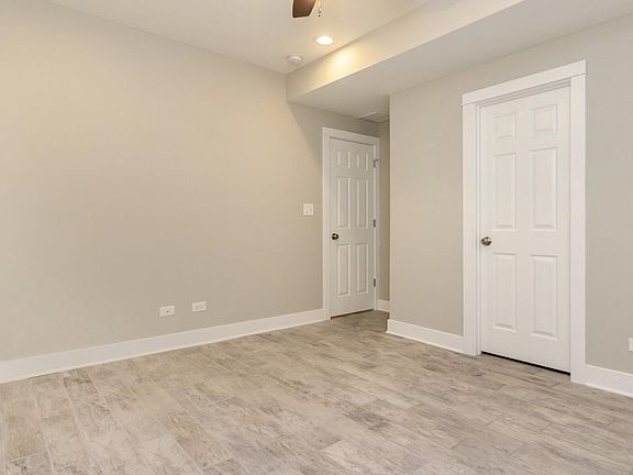 5th image of 1055 N Wolcott Ave Unit G
